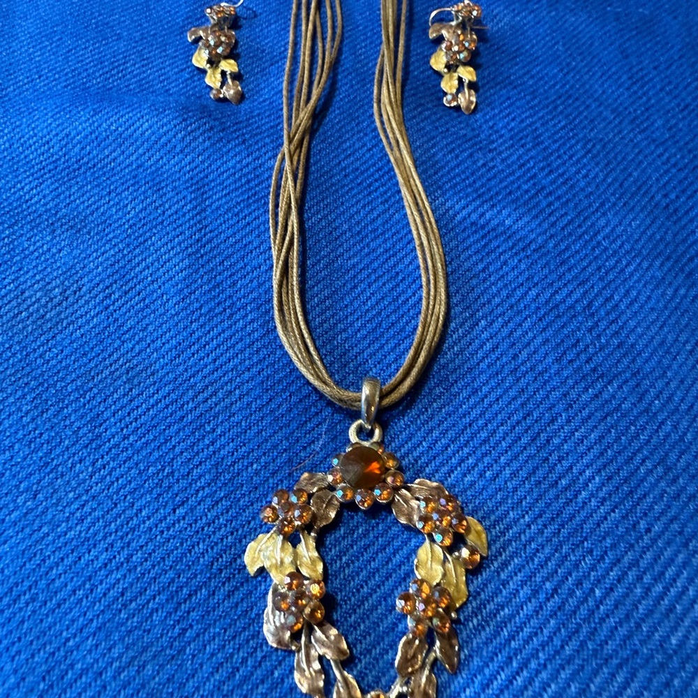 Elegant Gold Tone and and Brown Floral Jewelry Set
